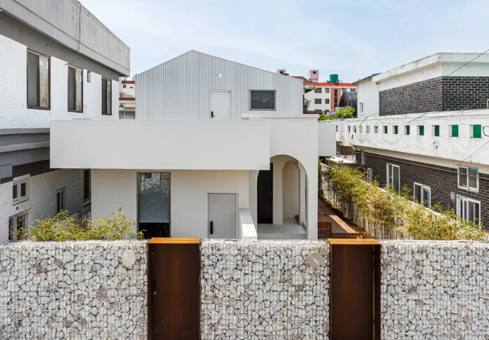둠칫두둠칫: 군산 구옥을 나눠 만든 스테이